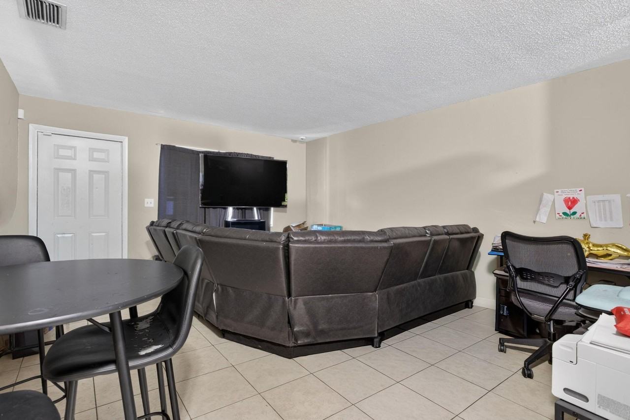1769 Nw 55th Ave #1769 - Photo 4 of 14