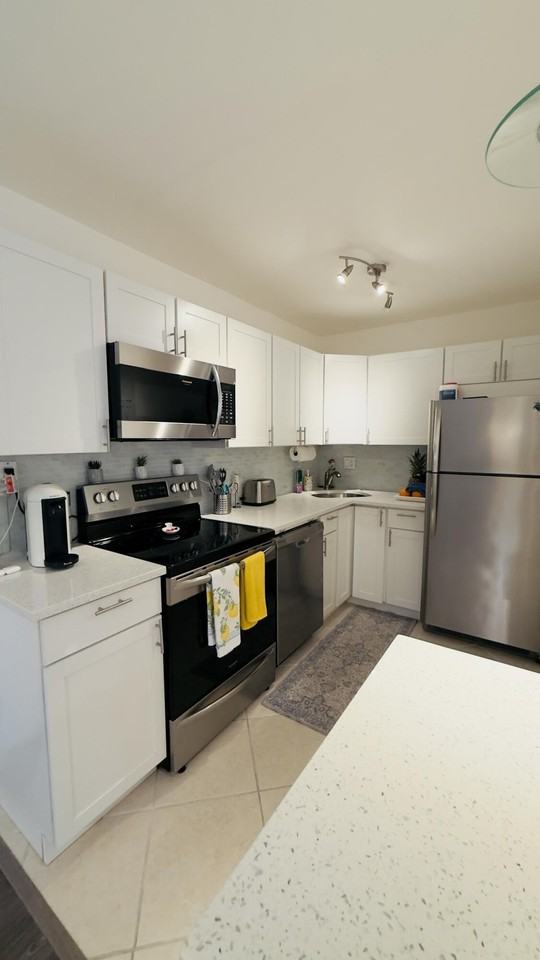 702 Se 2nd Ave #405 - Photo 5 of 19