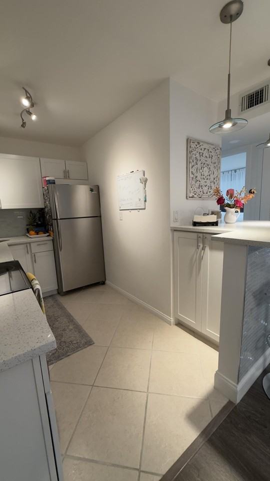 702 Se 2nd Ave #405 - Photo 6 of 19