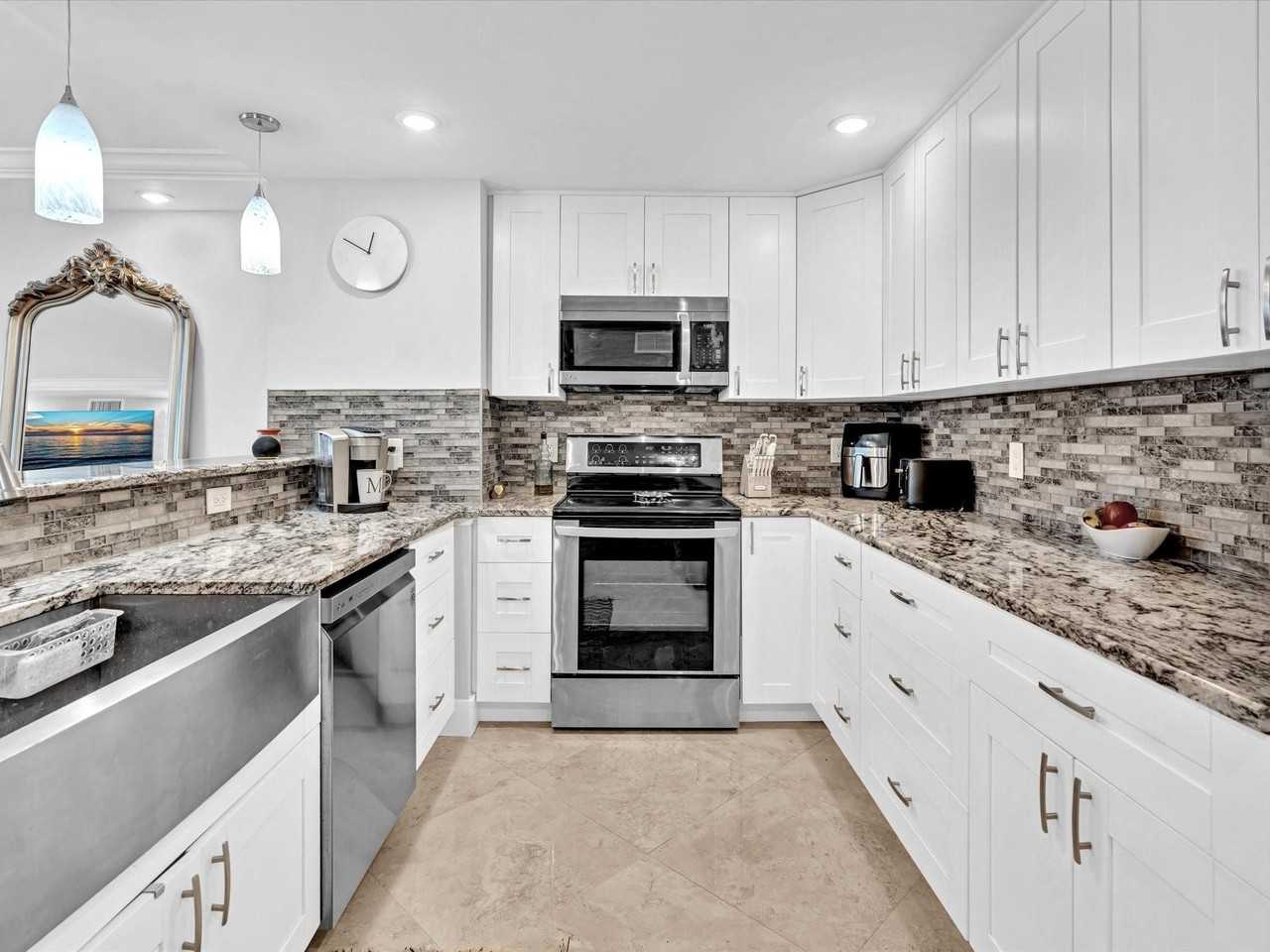 1150 Hillsboro Mile #509 - Photo 5 of 50