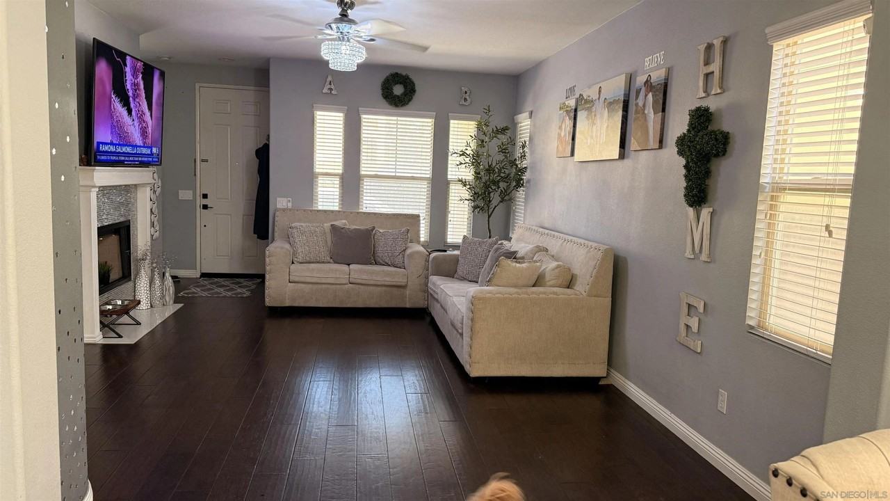 2186 Spring Sky St - Photo 2 of 9