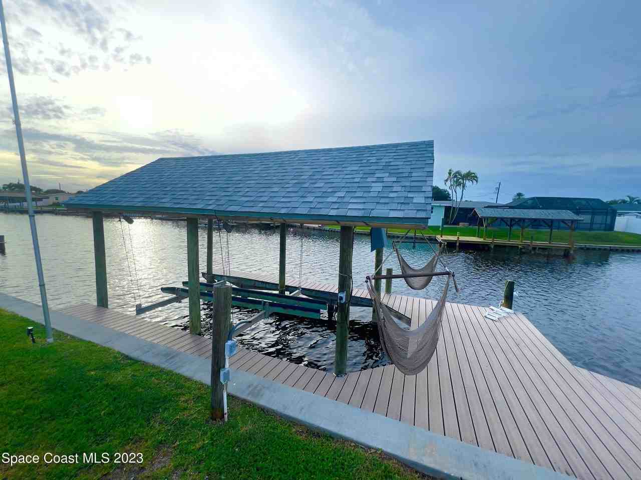 380 Diana Blvd - Photo 3 of 32