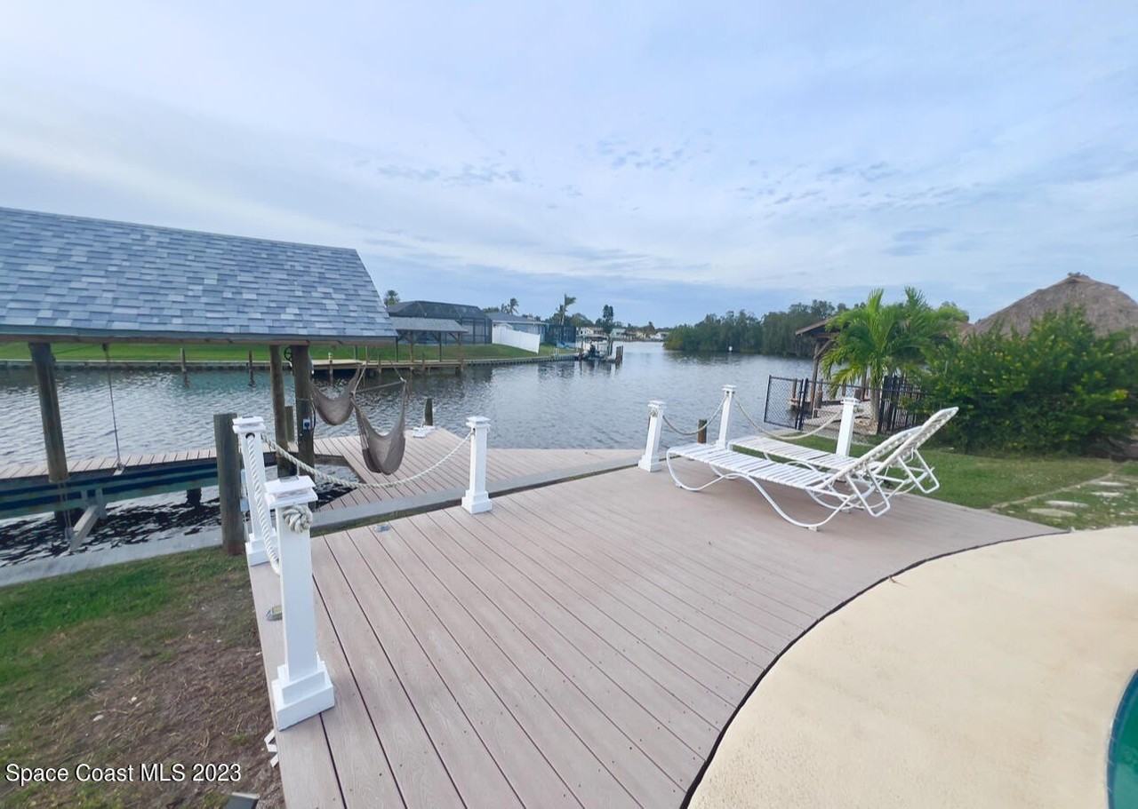 380 Diana Blvd - Photo 4 of 32
