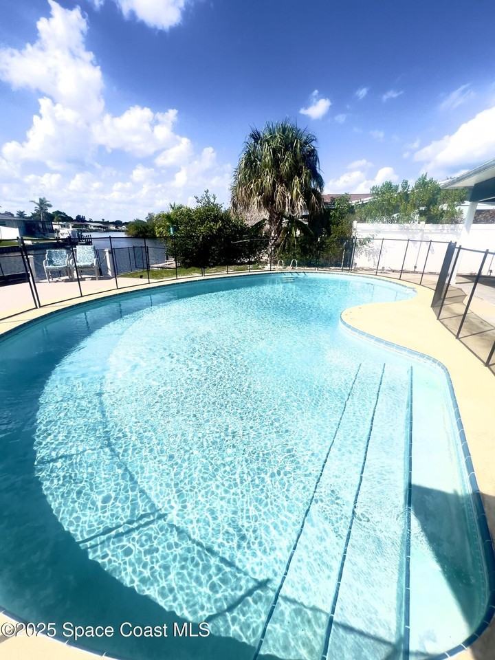 380 Diana Blvd - Photo 6 of 32