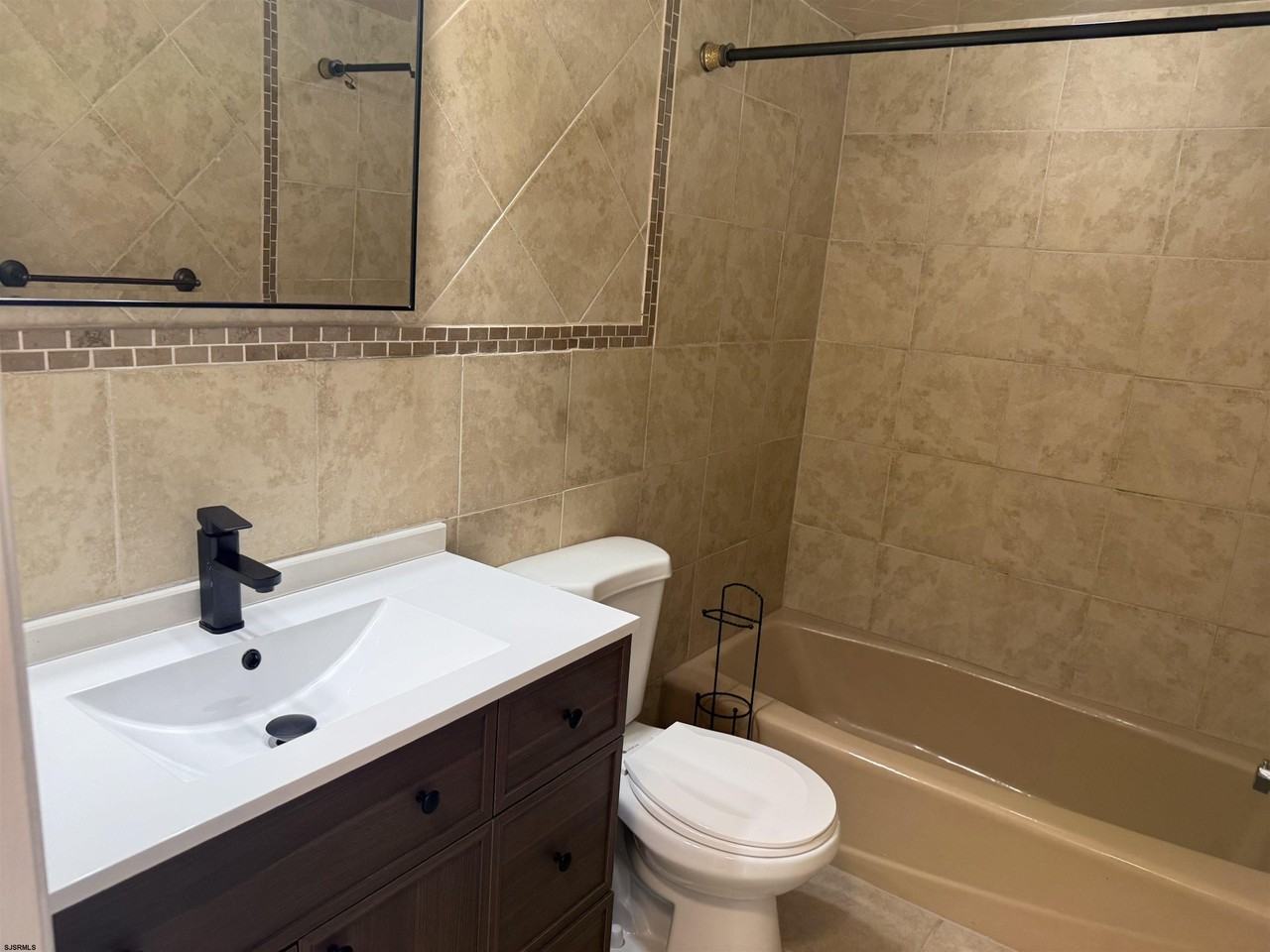 33 Lighthouse Dr #2ndFL - Photo 7 of 28