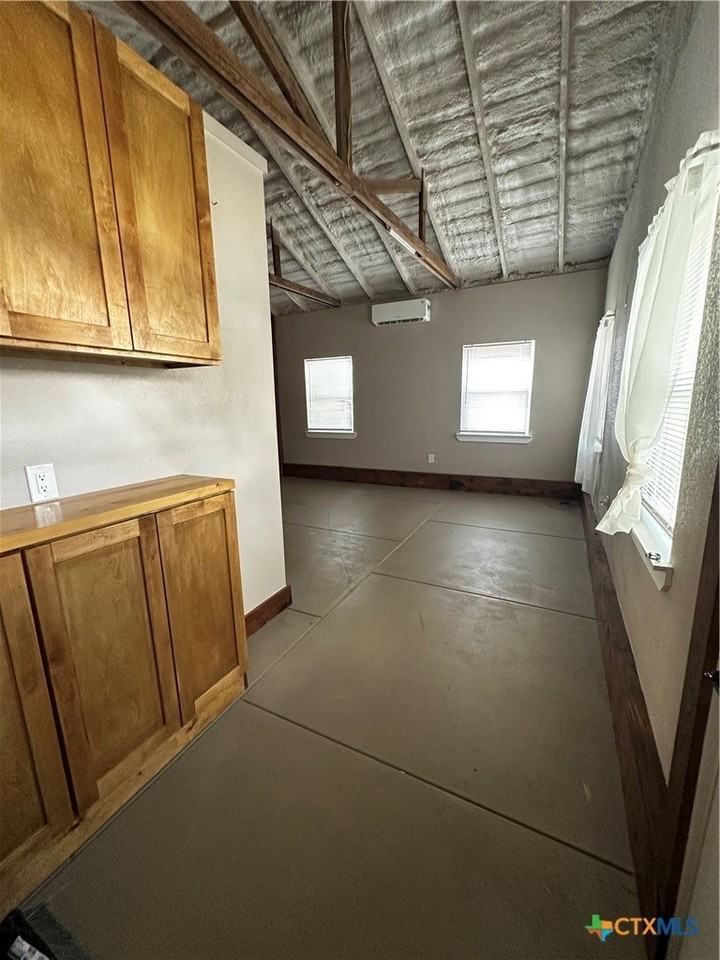 1607 N Saint Joseph St #B - Photo 2 of 6