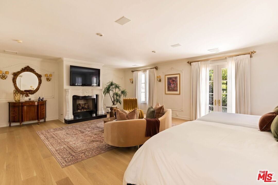 166 N Mccadden Pl - Photo 5 of 8