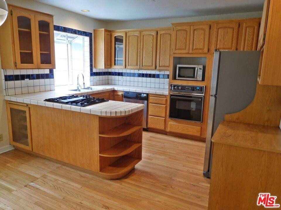1621 Silverwood Ter - Photo 5 of 8