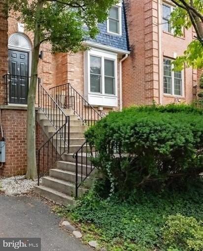 2317 37th St Nw - Photo 2 of 50