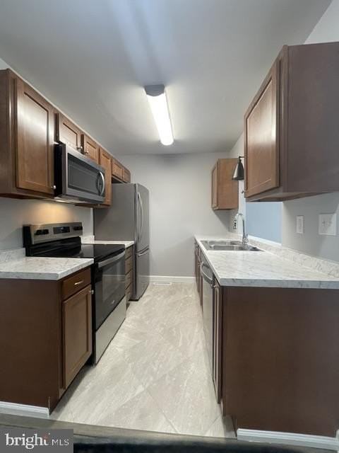 28 Candlewick Ct - Photo 4 of 31