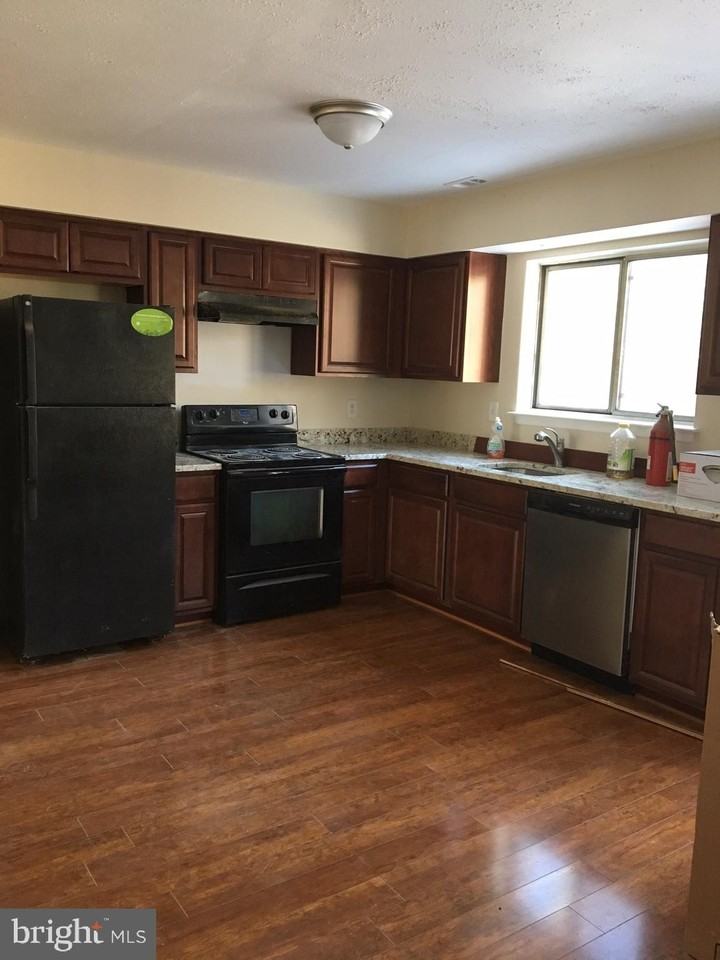 16049 Dorset Rd - Photo 3 of 8