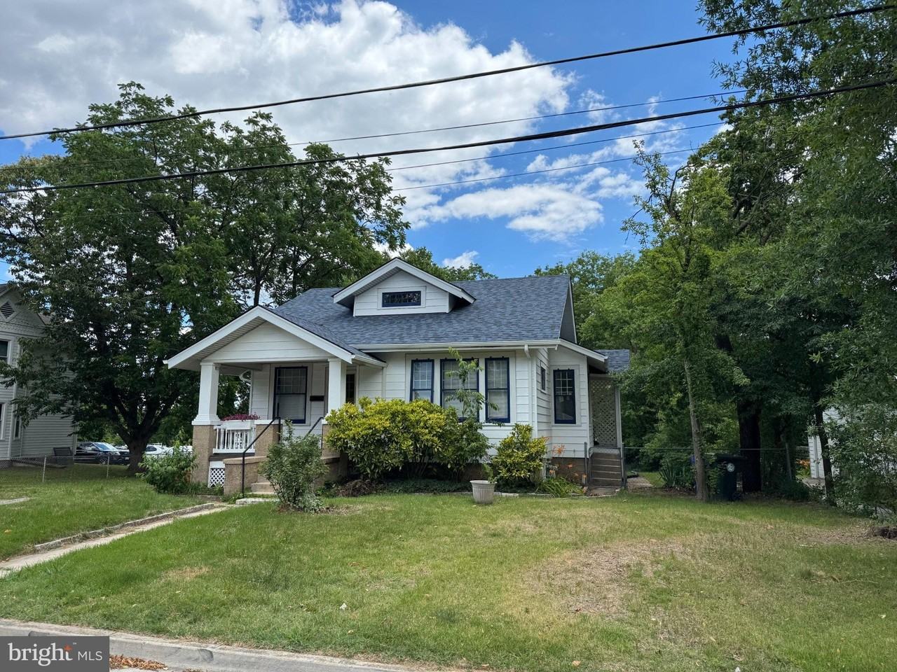 8803 48th Ave - Photo 3 of 31