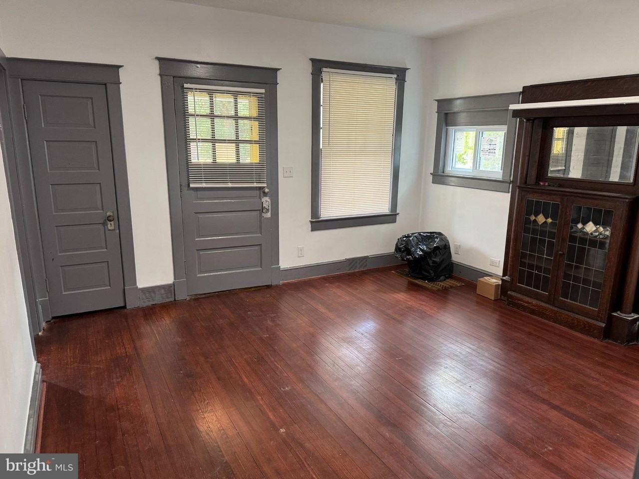 8803 48th Ave - Photo 5 of 31
