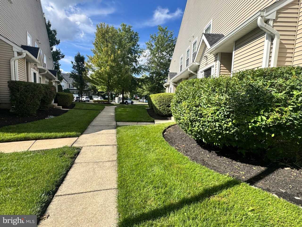 4205 Buxmont Rd - Photo 2 of 33