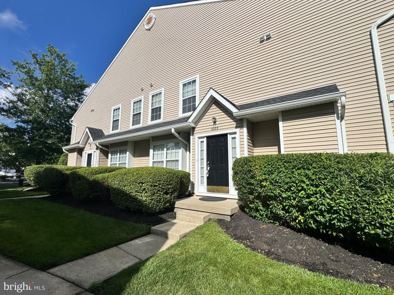 4205 Buxmont Rd - Photo 3 of 33