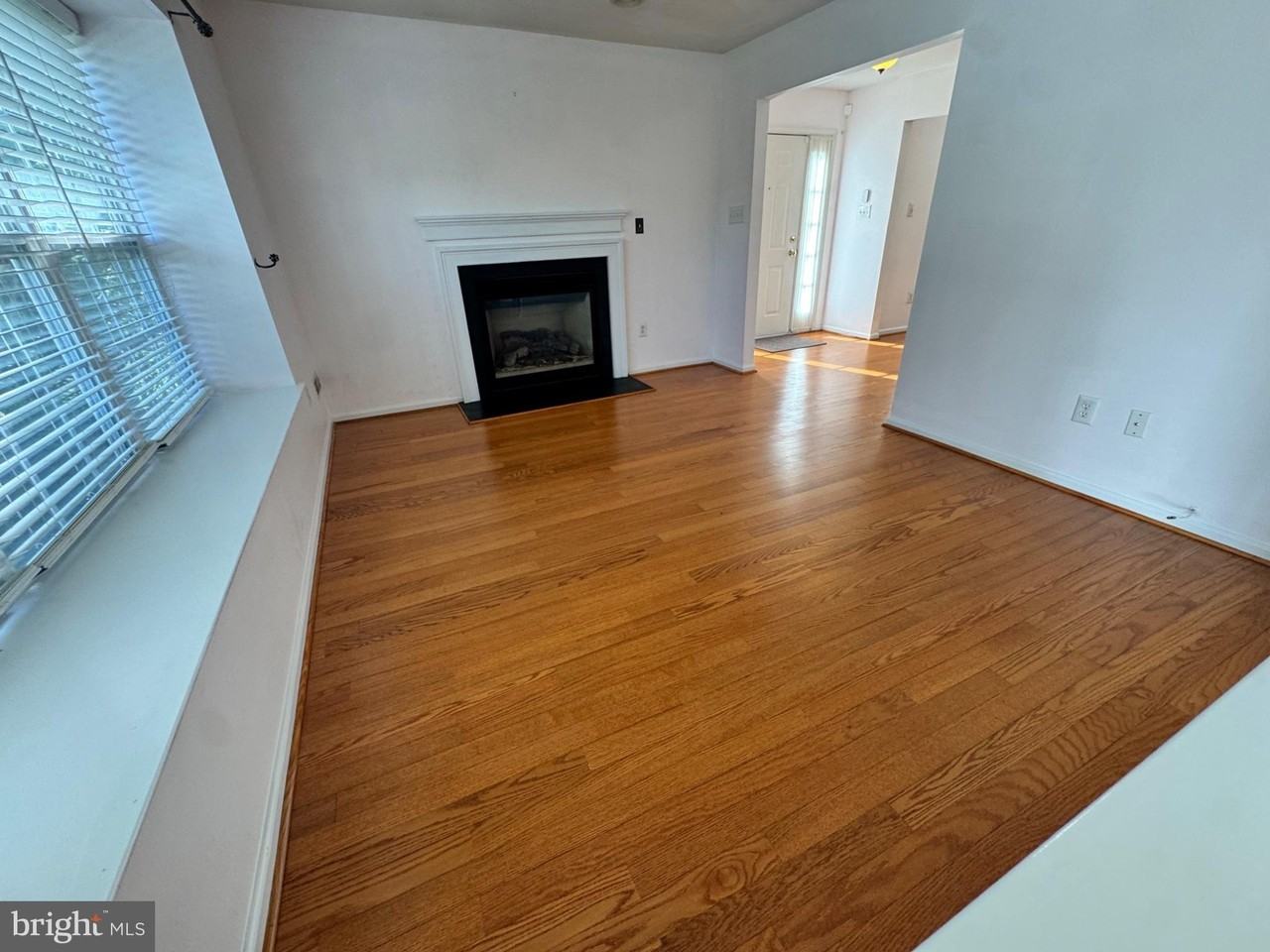 4205 Buxmont Rd - Photo 6 of 33