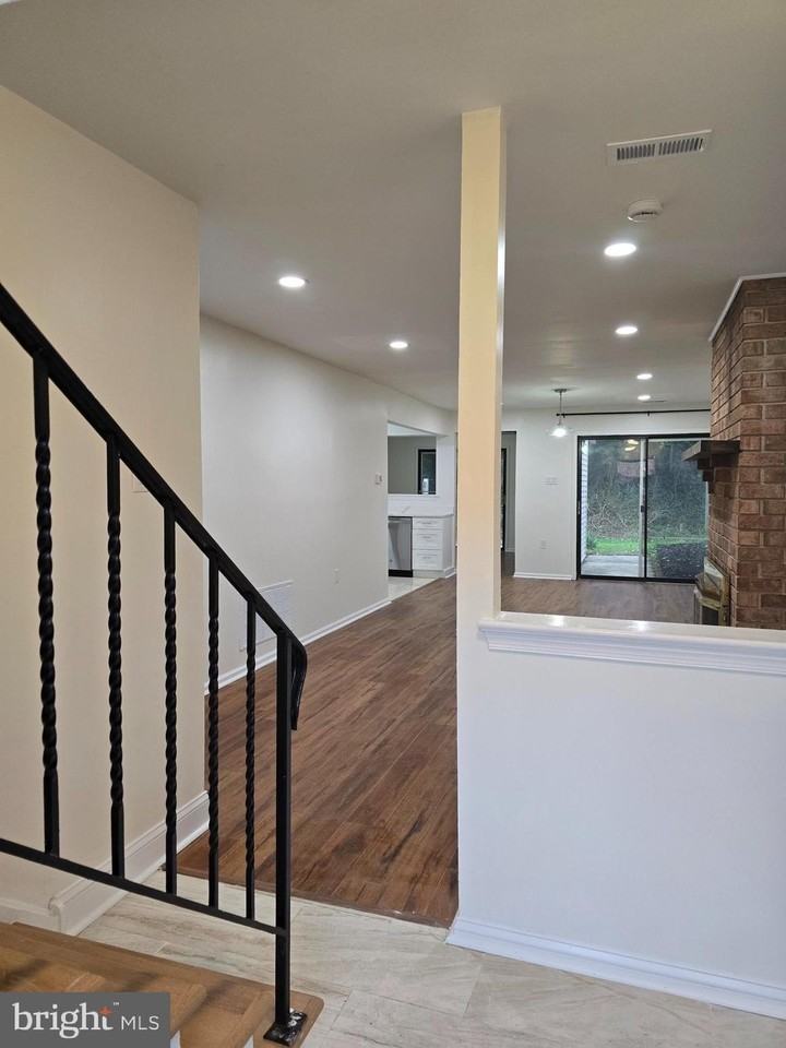 56 Lafayette Ln - Photo 2 of 18