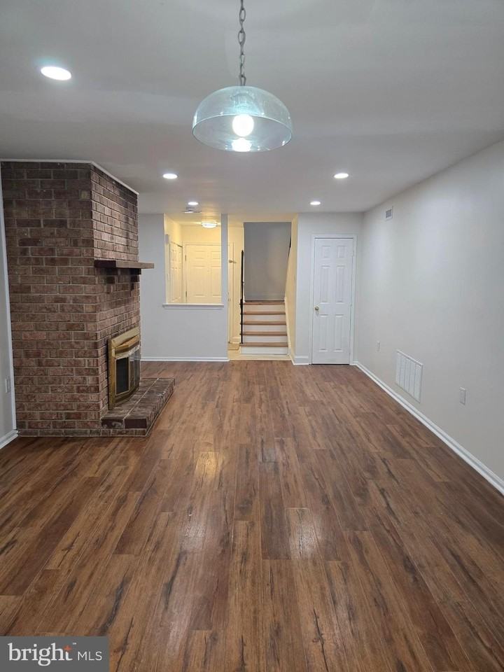 56 Lafayette Ln - Photo 3 of 18