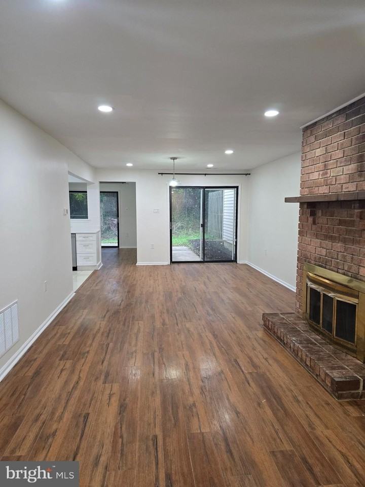 56 Lafayette Ln - Photo 4 of 18
