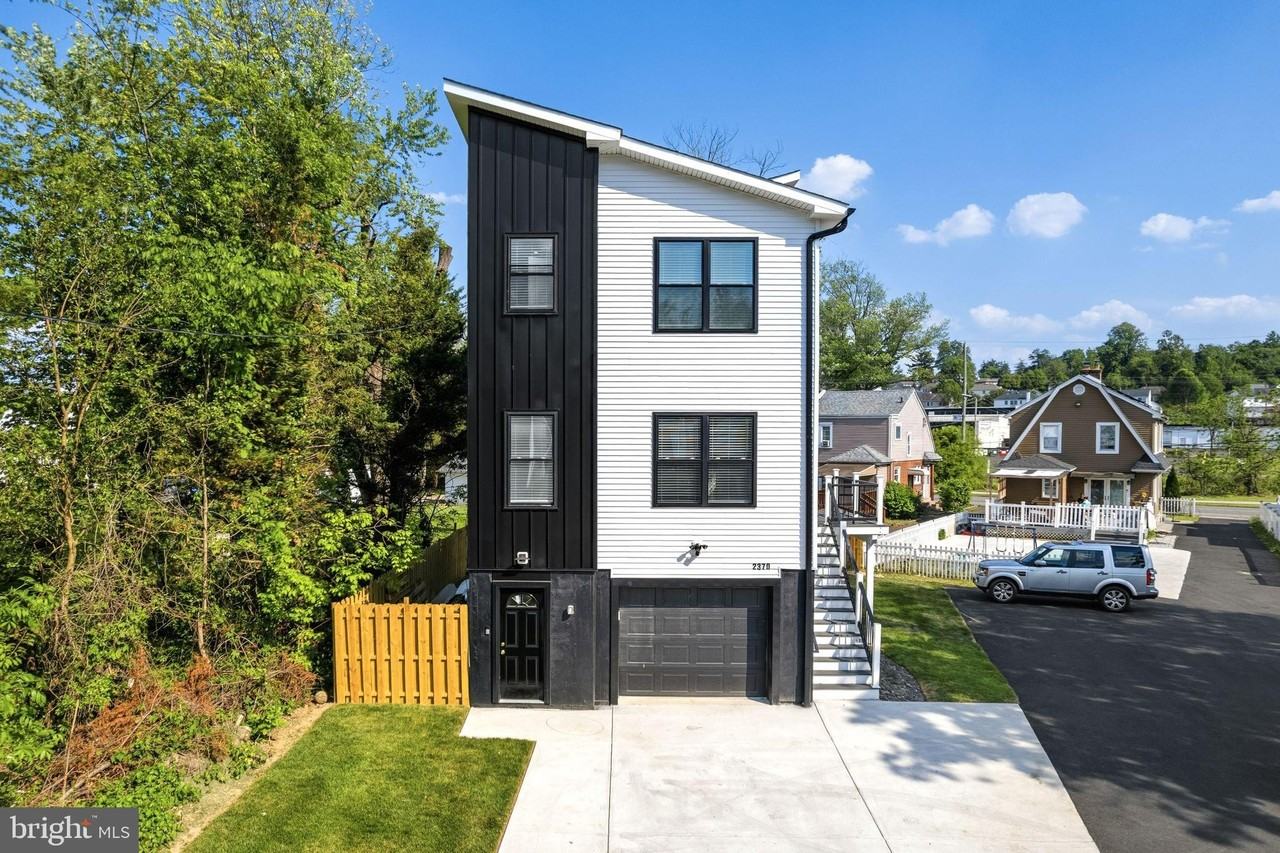 2370 Randolph St - Photo 4 of 33