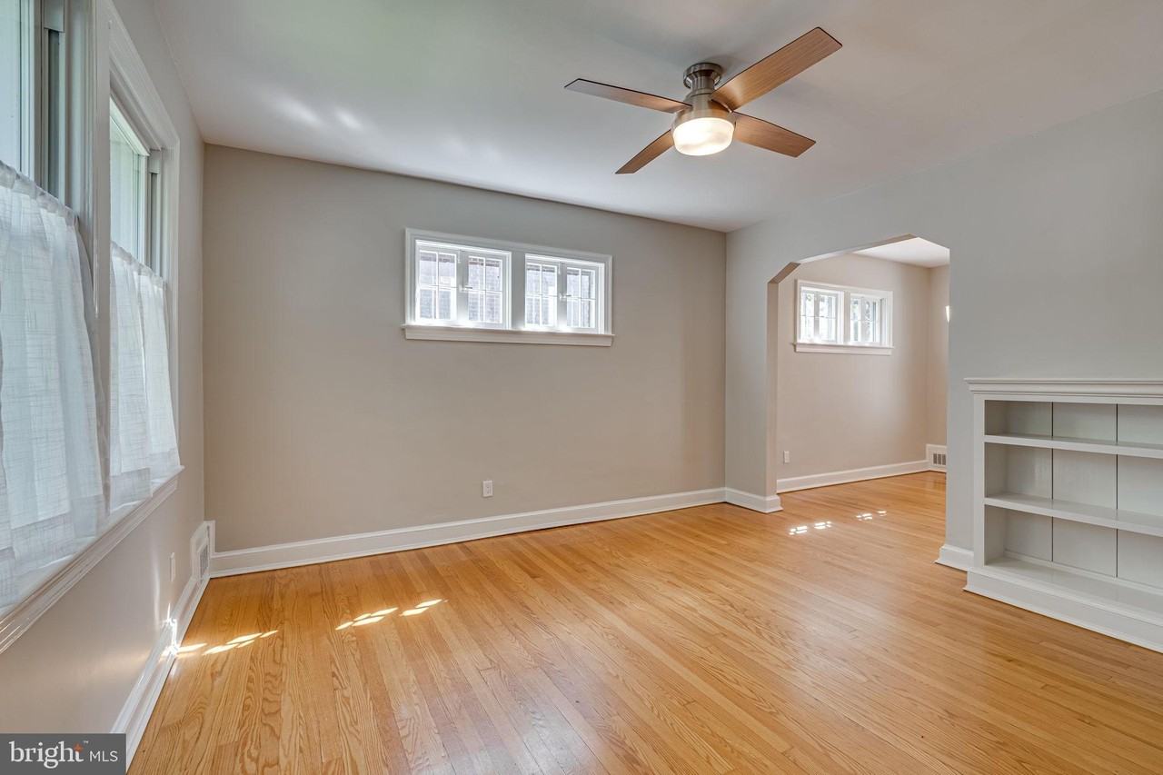 425 E Luray Ave - Photo 2 of 31