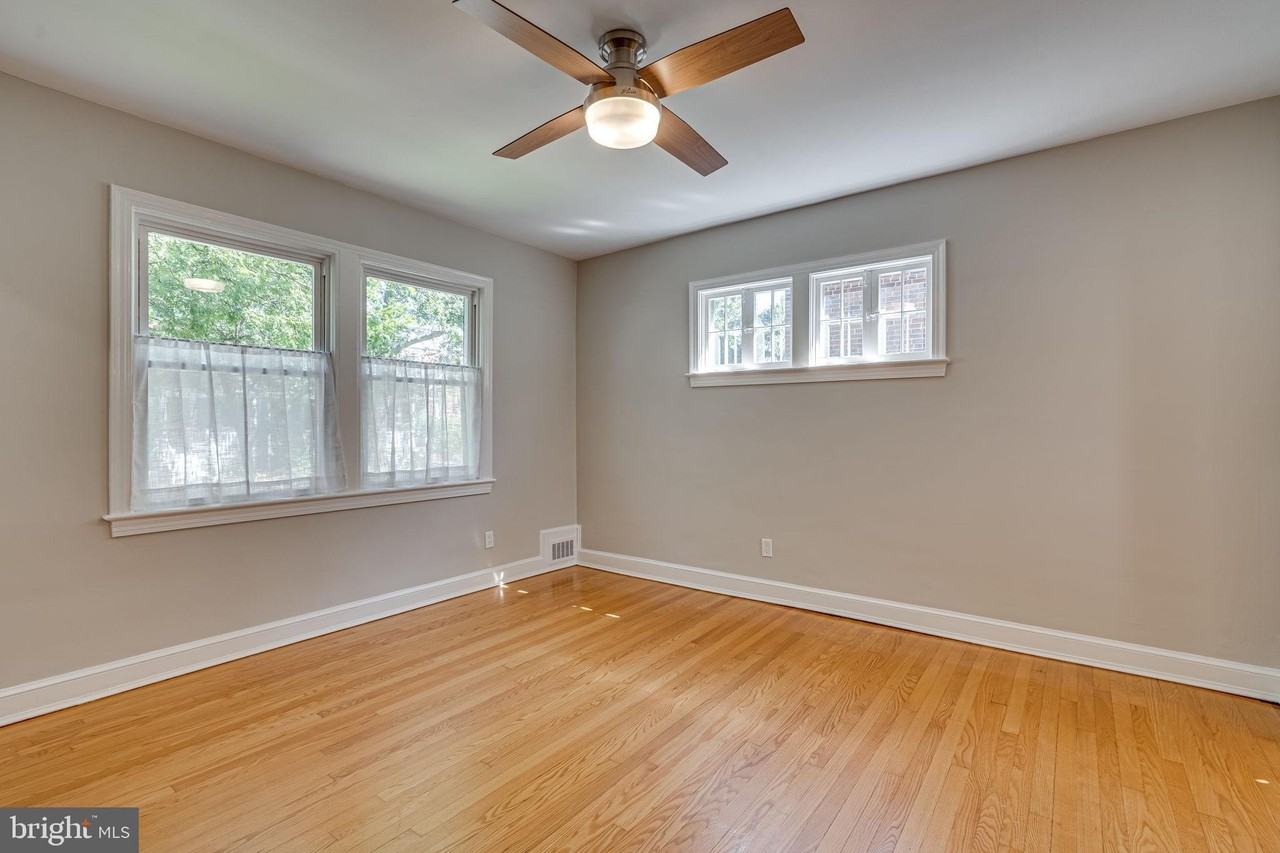 425 E Luray Ave - Photo 5 of 31