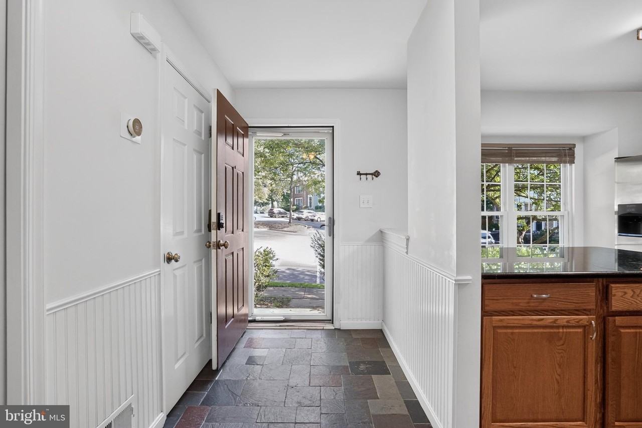 5926 Gunther Ct - Photo 4 of 33