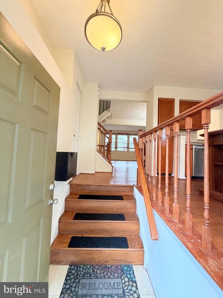 3758 Mazewood Ln - Photo 4 of 27
