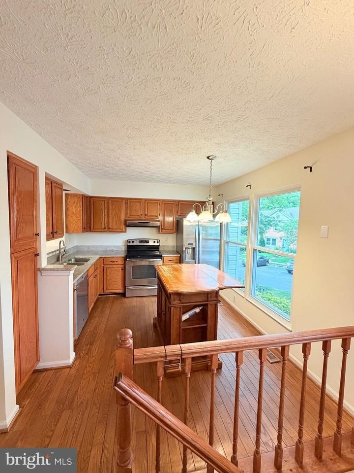 3758 Mazewood Ln - Photo 5 of 27