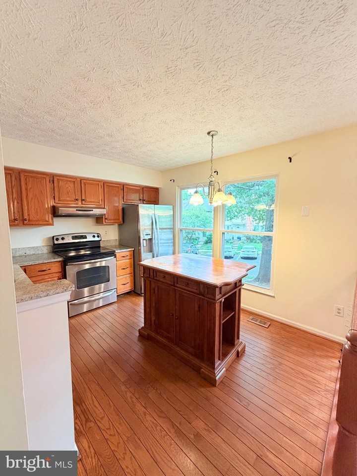 3758 Mazewood Ln - Photo 6 of 27