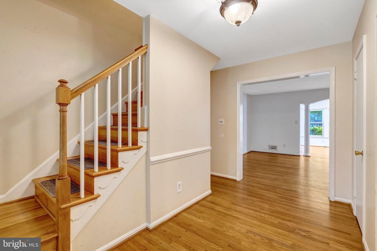 8916 Braeburn Dr - Photo 4 of 50