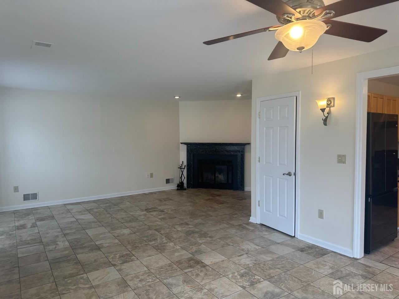 212 Darwin Ln - Photo 3 of 16