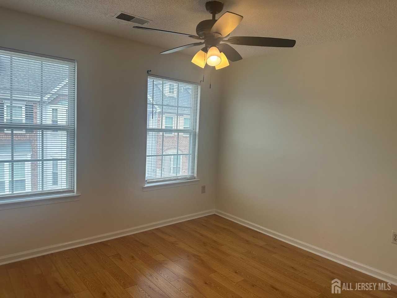 212 Darwin Ln - Photo 4 of 16