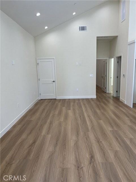 12243 Califa St - Photo 4 of 8