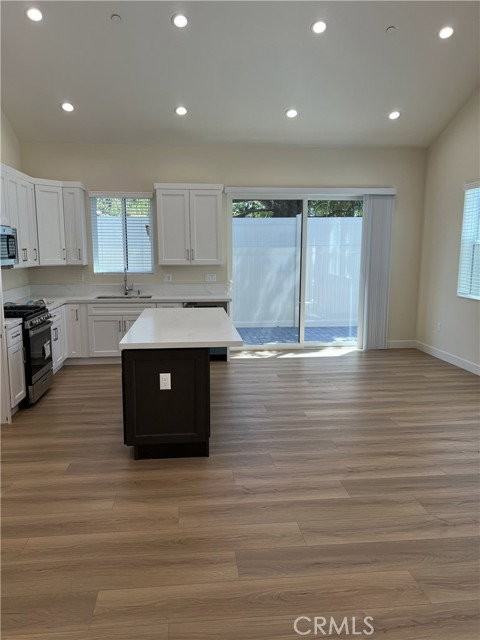 12243 Califa St - Photo 5 of 8