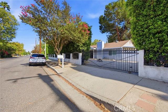 19238 Strathern St - Photo 3 of 8
