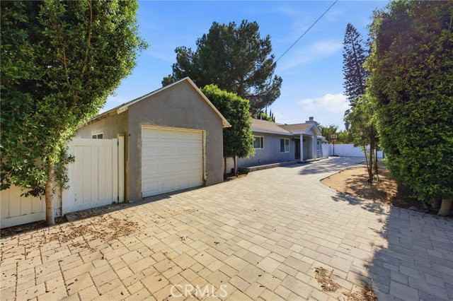 19238 Strathern St - Photo 5 of 8