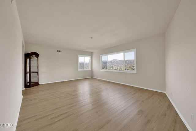 1537 Silverwood Dr - Photo 4 of 8