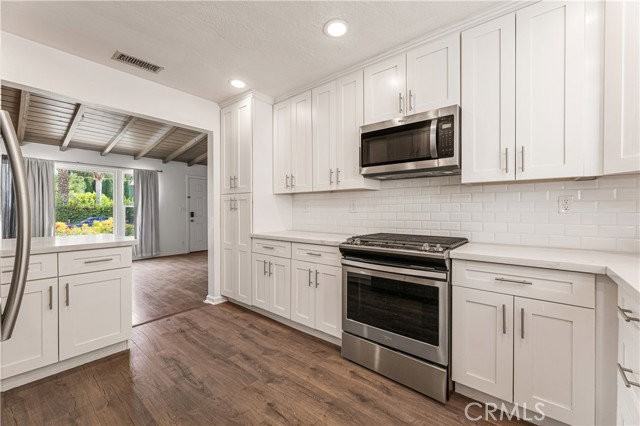 16601 Valerio St - Photo 2 of 8