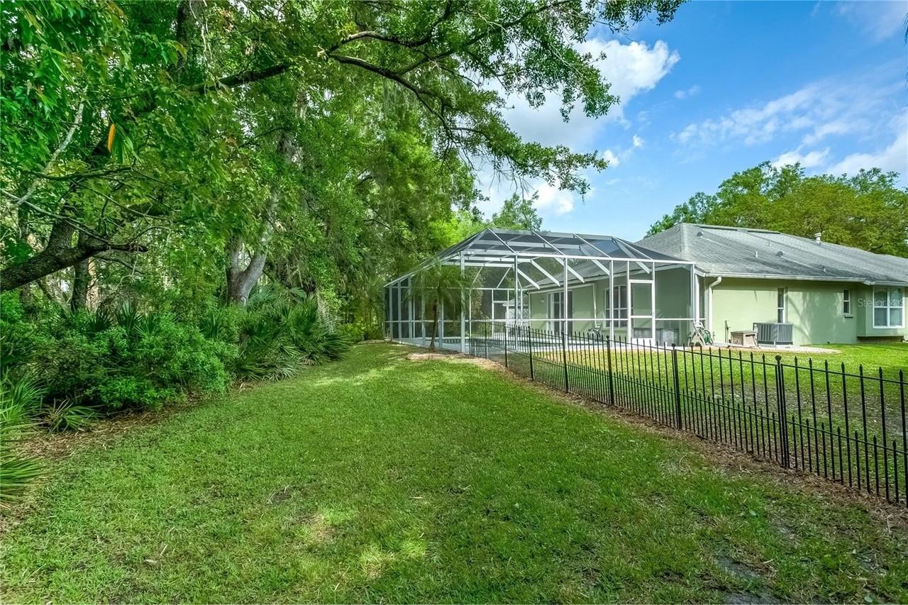 11933 Derbyshire Dr - Photo 6 of 23