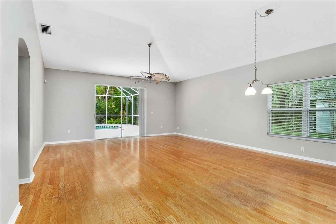 11933 Derbyshire Dr - Photo 7 of 23