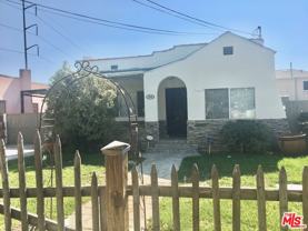 304 W Hillcrest Blvd - Photo 1 of 1