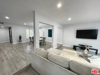 7842 W 79th St - Photo 5 of 8