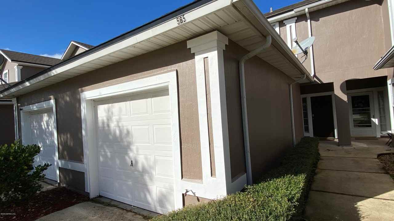 565 Scrub Jay Dr
