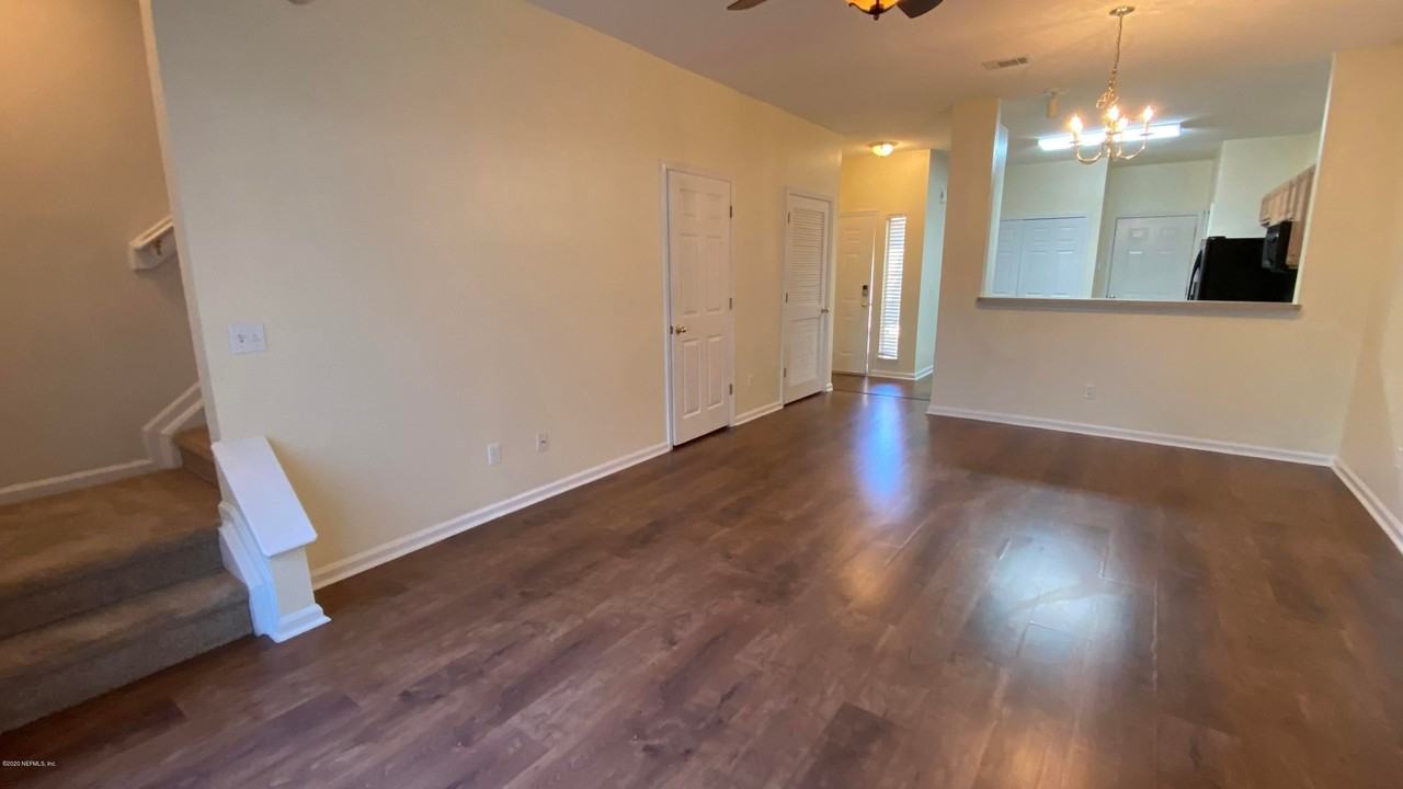 565 Scrub Jay Dr - Photo 4 of 17