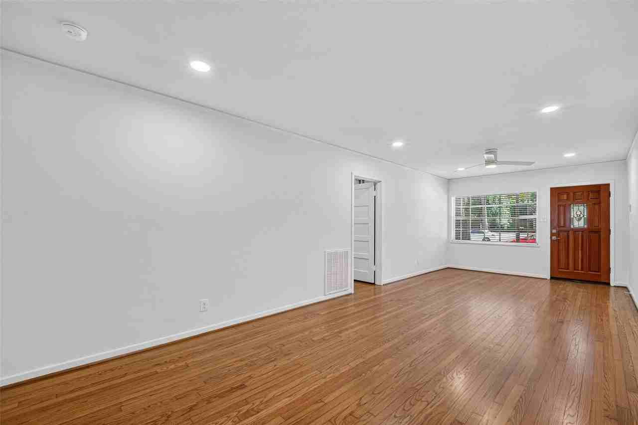 946 Lamonte Ln - Photo 6 of 36