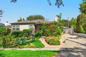 featured image of 641 E Grinnell Dr