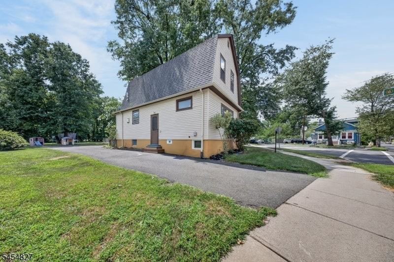 1871 W 4th St - Photo 2 of 30