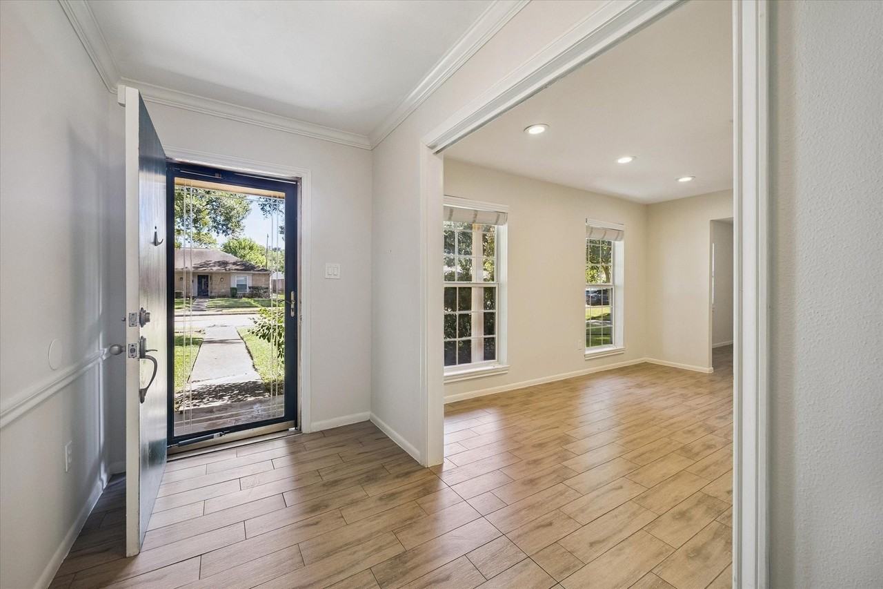 5942 Portal Dr - Photo 2 of 19