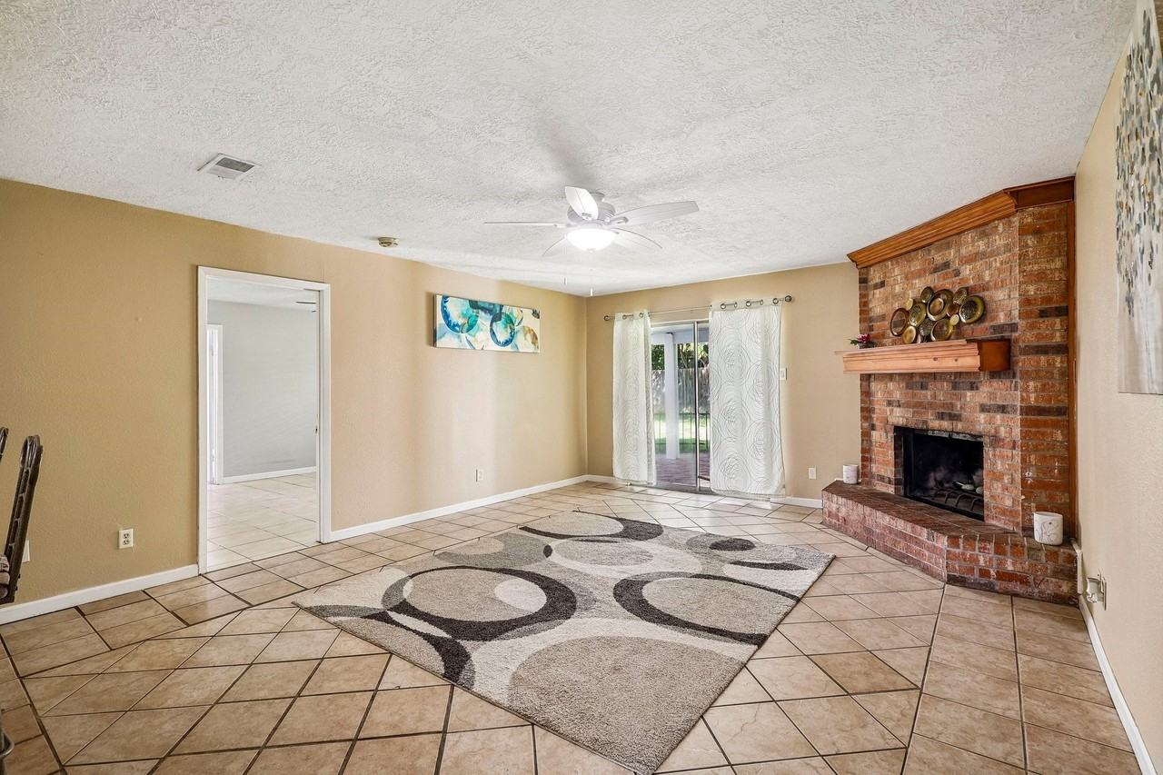 4202 Townes Forest Rd - Photo 5 of 33